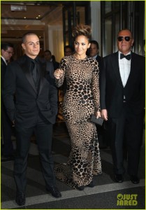 1367930722_jennifer-lopez-met-ball-2013-with-casper-smart-07